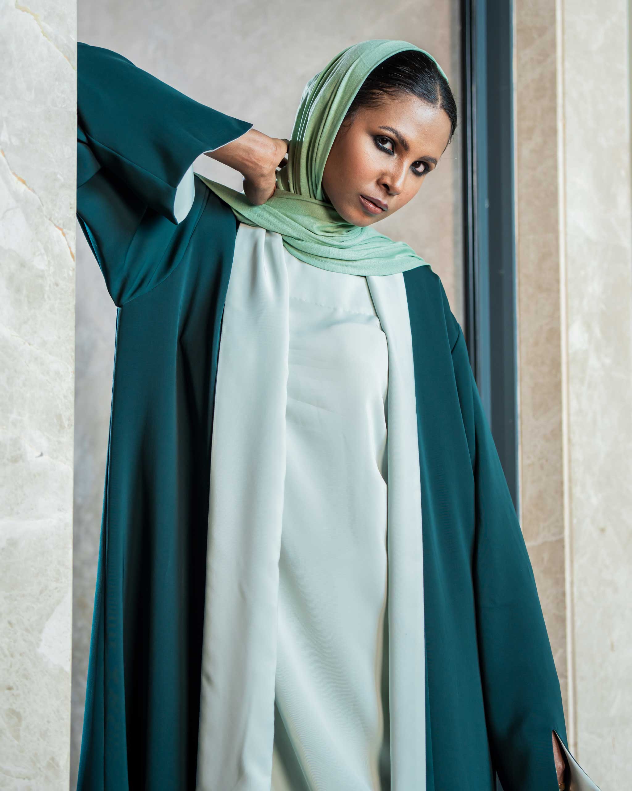 Emerald – Contrast Flow Abaya - Image 2