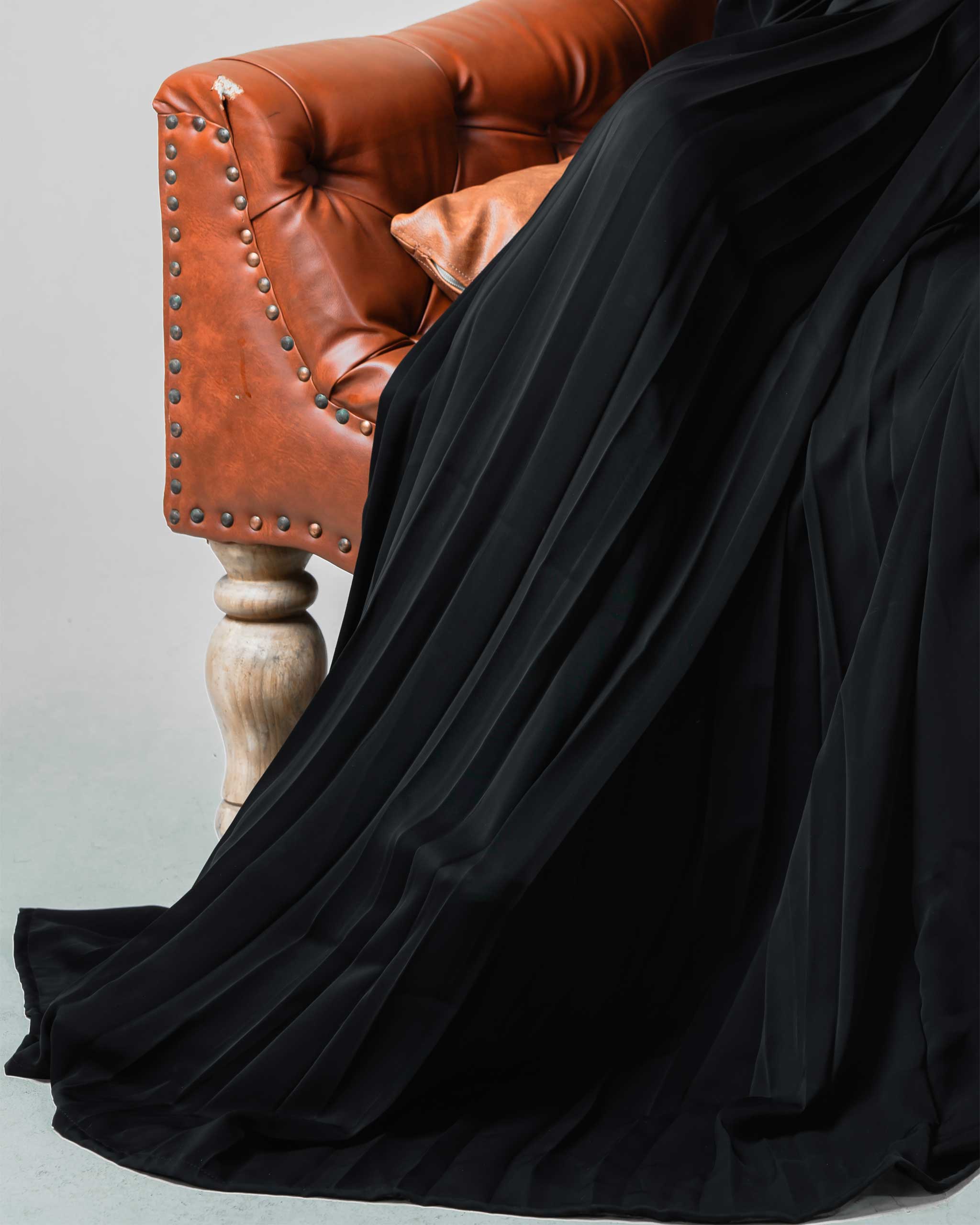 Noir – Modern Muse Abaya - Image 3